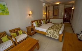 Le Peninsula Bay Beach Resort & Spa